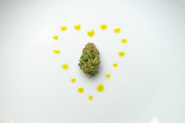 cannabis-heart-min